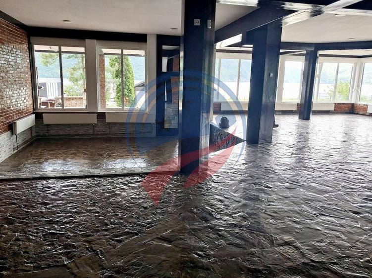 Hotel/Pensiune, de 713 mp, în Eșelnița