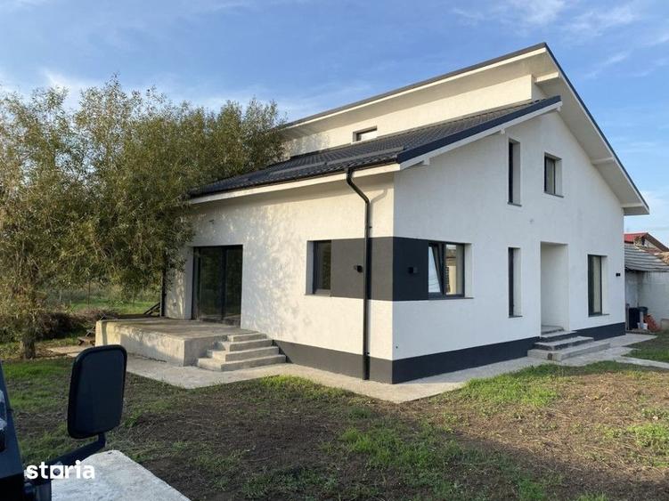 Casă cu 4 camere cu Teren 390 Mp în Cumpăna