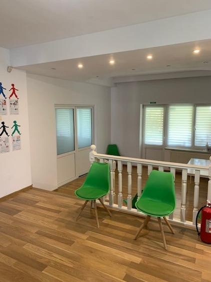 Casă individuală cu 12 camere cu Canalizare în Nord