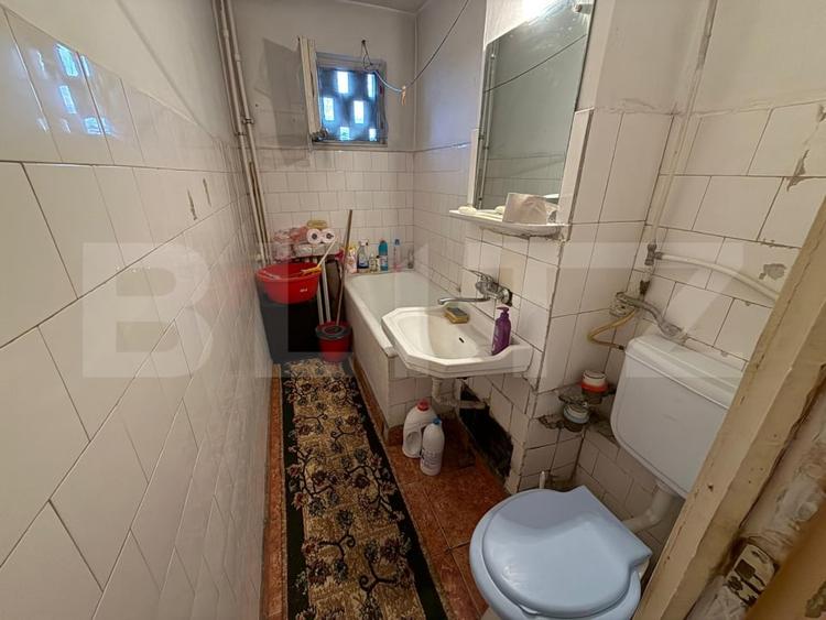 Apartament cu 3 camere semidecomandat, mobilat în B-dul București