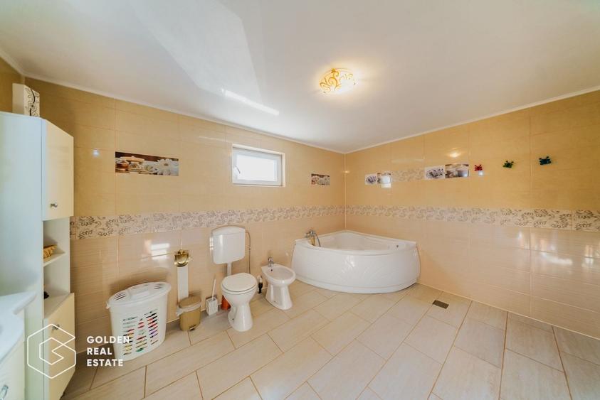 Casă individuală cu 5 camere cu Canalizare în Felnac