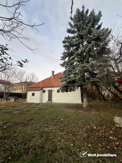 Casă individuală cu 7 camere cu Canalizare în Central