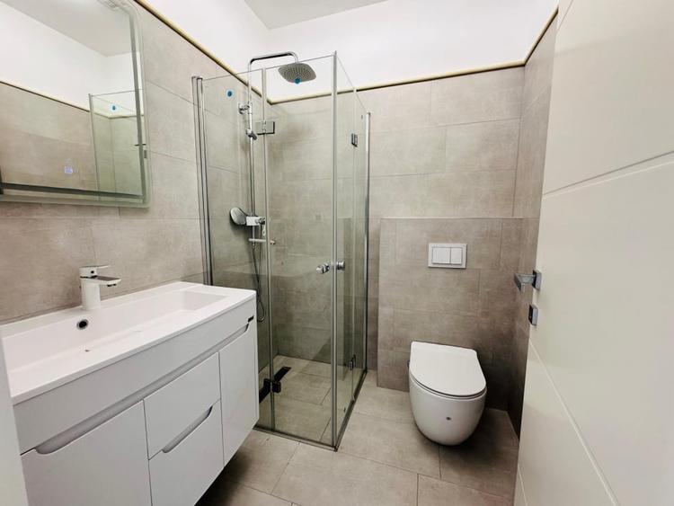 Apartament cu 3 camere semidecomandat, mobilat în Dămăroaia