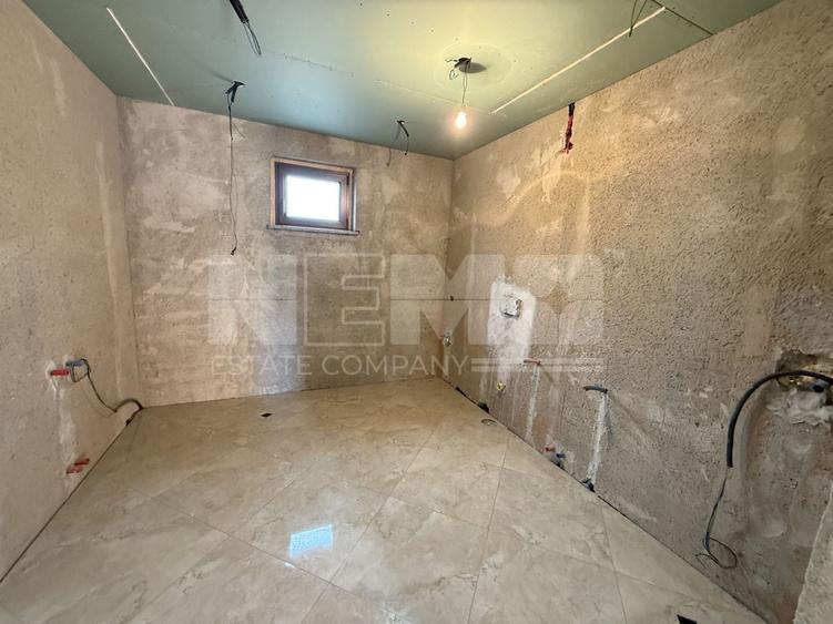 Casă individuală cu 7 camere cu Canalizare în Frătăuții Vechi