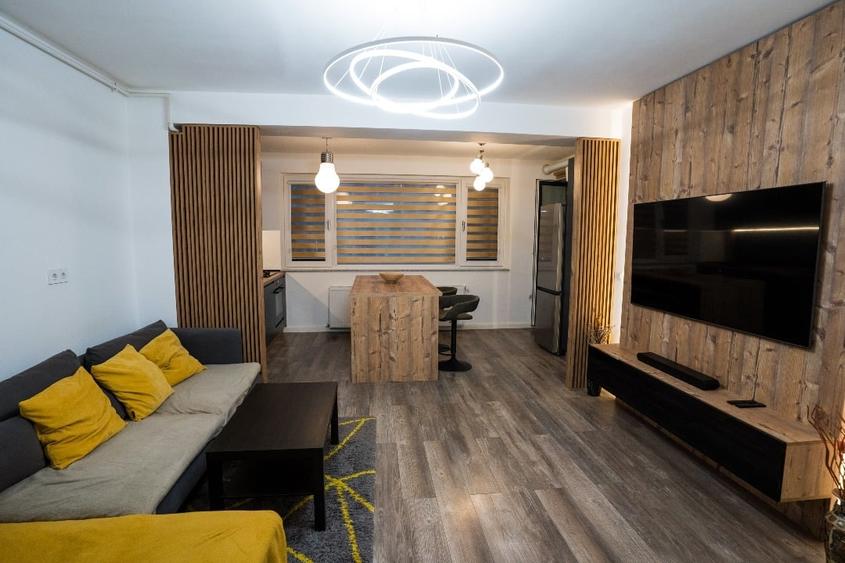 Apartament cu 2 camere semidecomandat, mobilat în Central