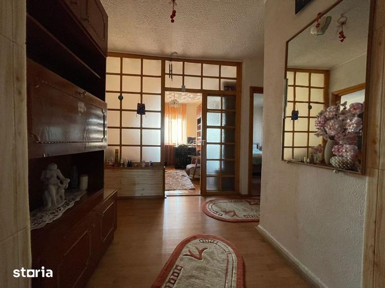 Apartament cu 4 camere decomandat în Păcurari