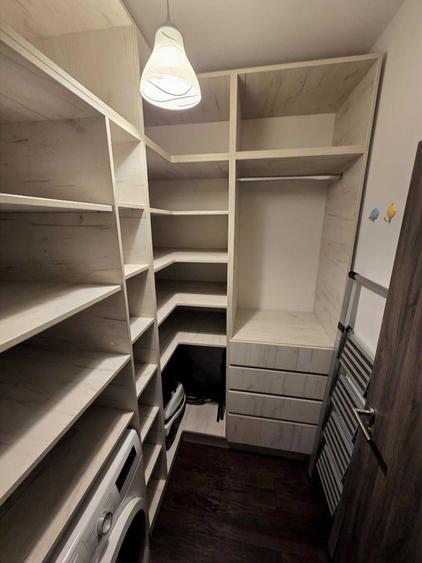 Apartament cu 3 camere decomandat în 13 Decembrie