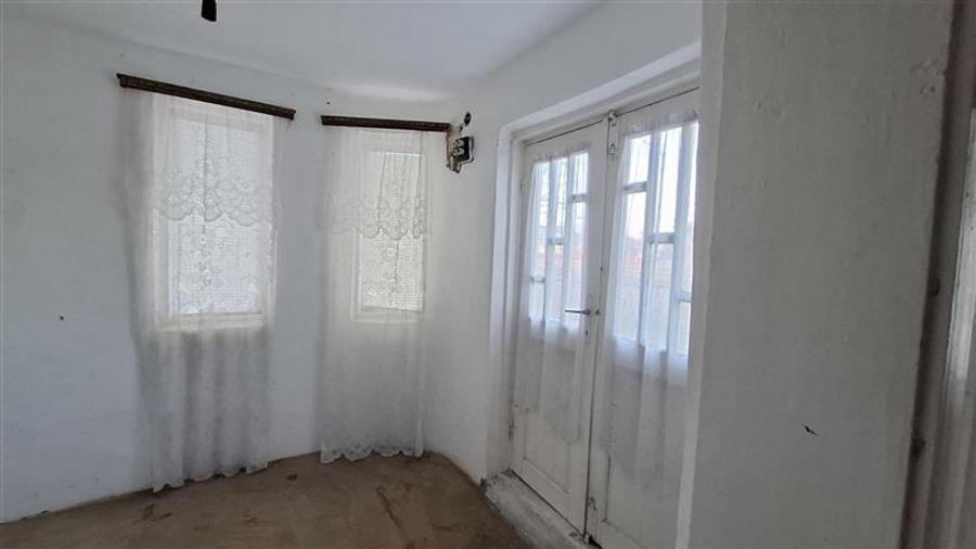 Casă individuală cu 6 camere cu Teren 3118 Mp în Măicănești