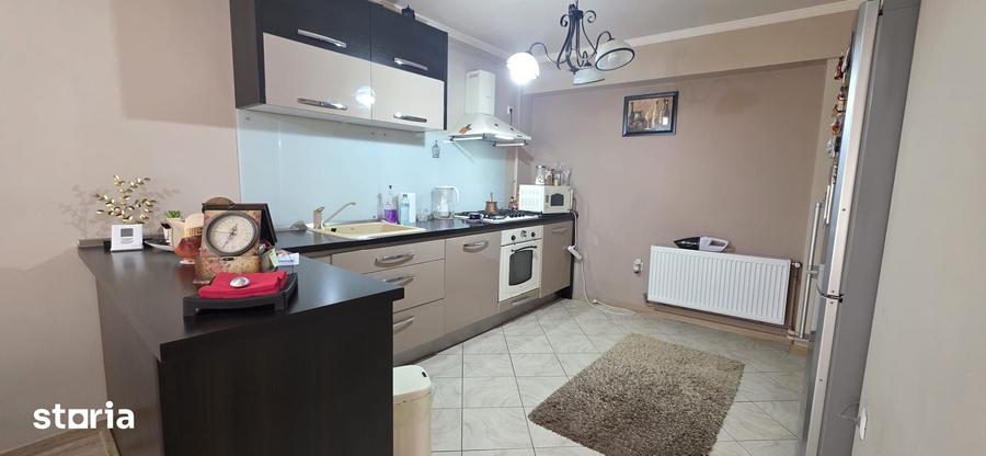 Casă cu 4 camere cu Teren 250 Mp în Delfinariu