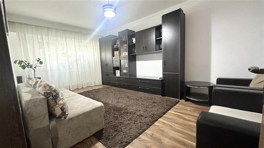 Apartament cu 3 camere decomandat în Delfinariu