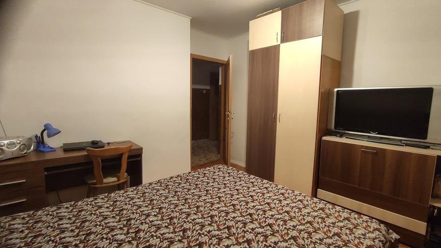 Apartament cu 3 camere decomandat în Răcădău