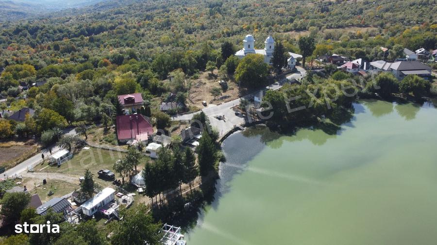 Teren de 1736 mp, în Nucșoara