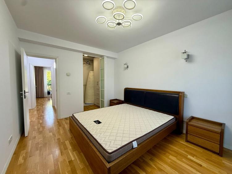 Casă cu 5 camere cu Canalizare în Pipera