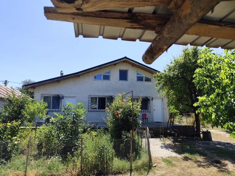 Casă cu 4 camere în Grindași