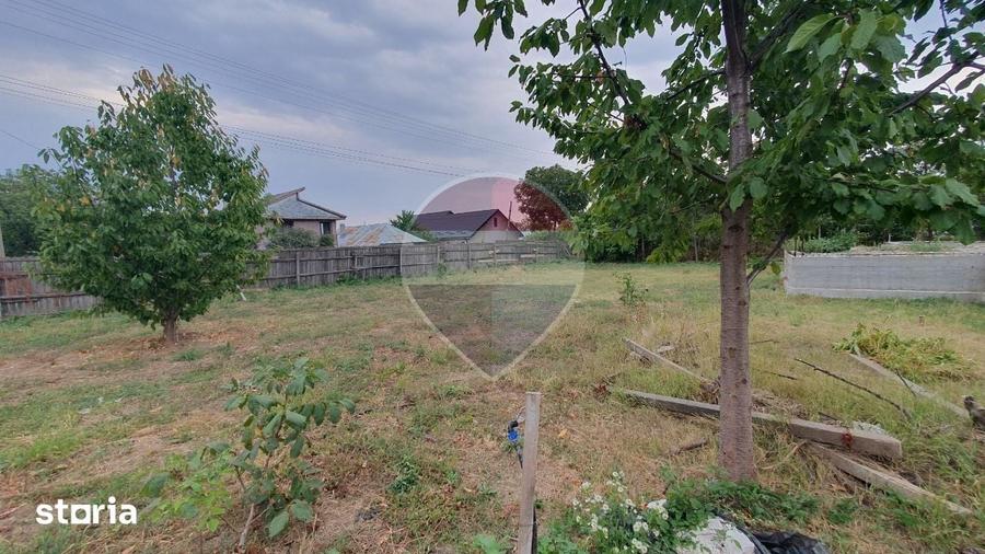 Casă cu 5 camere cu Teren 2790 Mp în Dumbrăveni