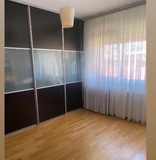 Apartament cu 5 camere decomandat în Herăstrău