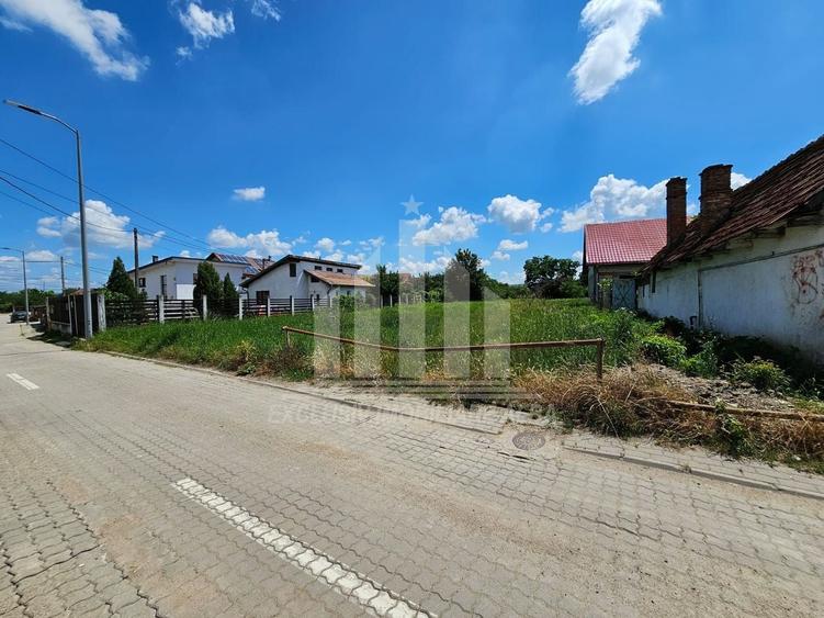 Teren Construcții intravilan de 950 mp, în Partoș