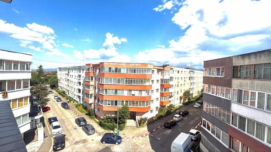 Apartament cu 3 camere decomandat în Ștefan cel Mare
