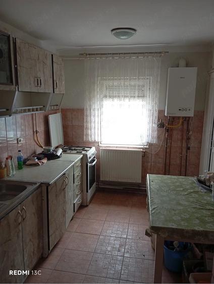 Apartament cu 3 camere semidecomandat în Central