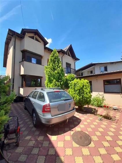Casă cu 6 camere cu Teren 294 Mp în Central