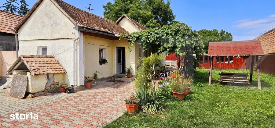 Casă cu 7 camere cu Teren 1346 Mp în Central
