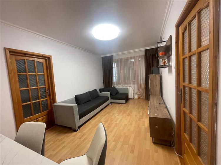 Apartament cu 2 camere semidecomandat, mobilat în Ultracentral