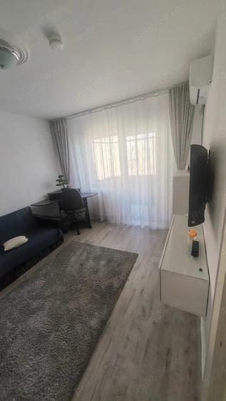 Garsonieră decomandată în Est