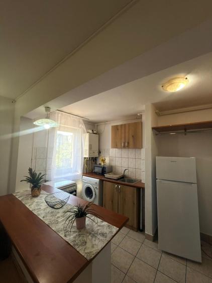 Apartament cu 2 camere semidecomandat, mobilat în Tomis Nord