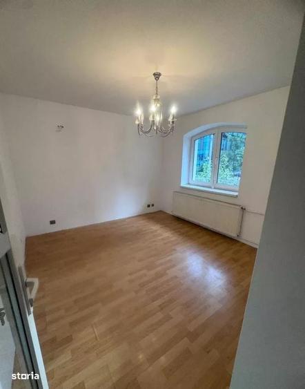 Casă cu 4 camere în 13 Septembrie