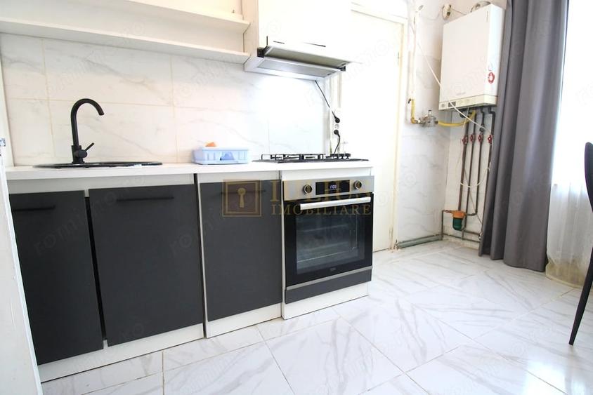 Apartament cu 4 camere semidecomandat în Punctele Cardinale