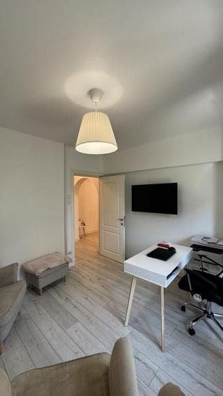 Apartament cu 3 camere decomandat, mobilat în Calea Călărașilor