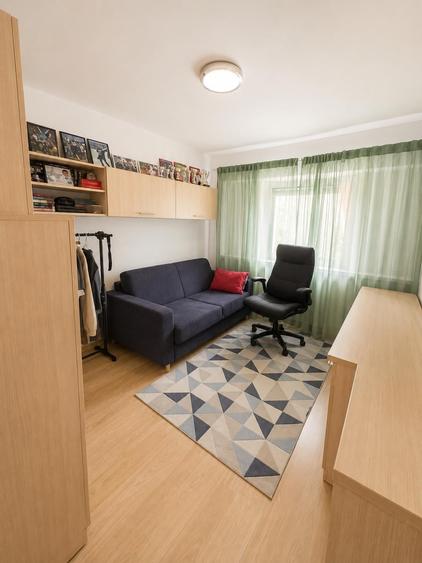 Apartament cu 4 camere decomandat în Central