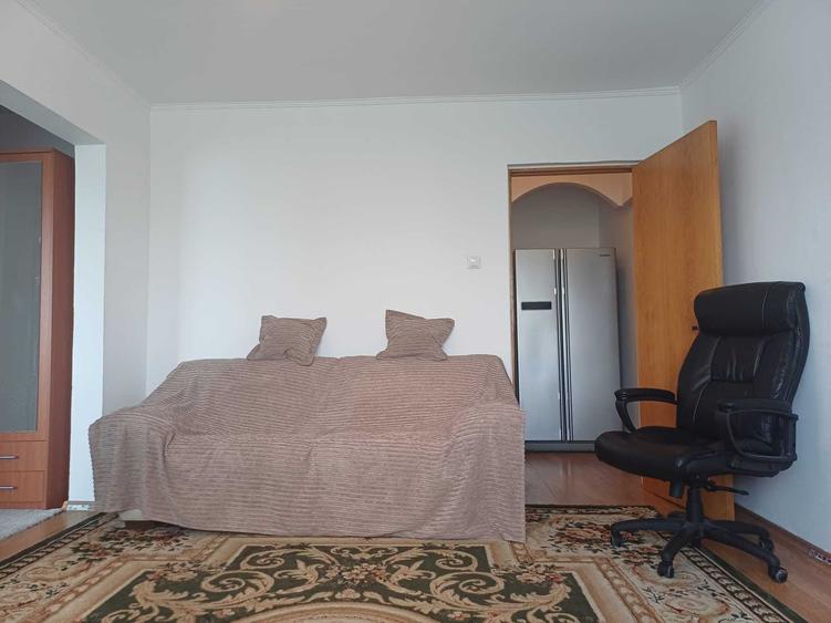Apartament cu 2 camere semidecomandat în Berceni