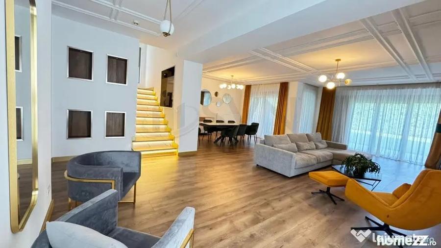 Casă cu 7 camere cu Teren 620 Mp în Central