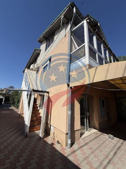Casă cu 5 camere cu Teren 372 Mp în Central