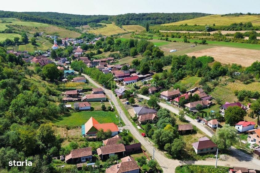 Casă cu 2 camere decomandat în Cotuș