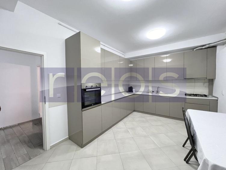 Apartament cu 3 camere decomandat în 1 Mai