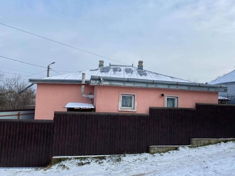 Casă individuală cu 4 camere cu Teren 496 Mp în Central