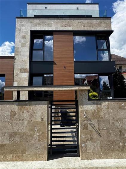Apartament cu 3 camere semidecomandat în Andrei Mureșanu