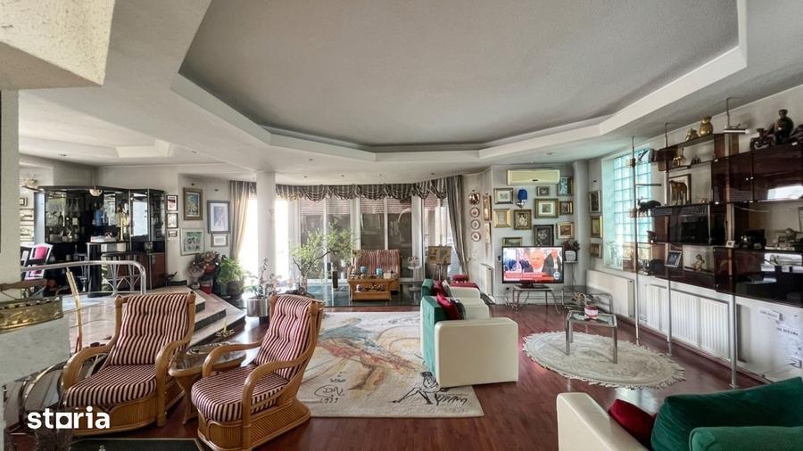 Casă cu 7 camere cu Piscina în Dămăroaia