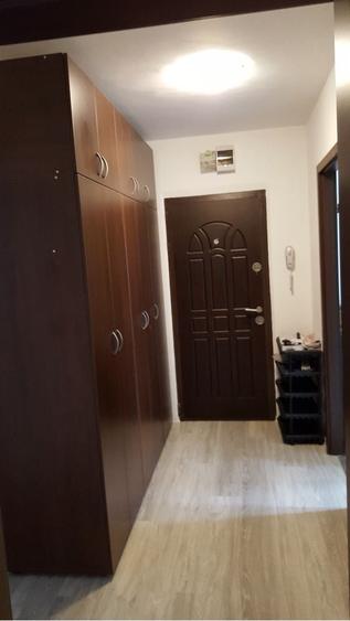 Apartament cu 3 camere decomandat în Drumul Taberei