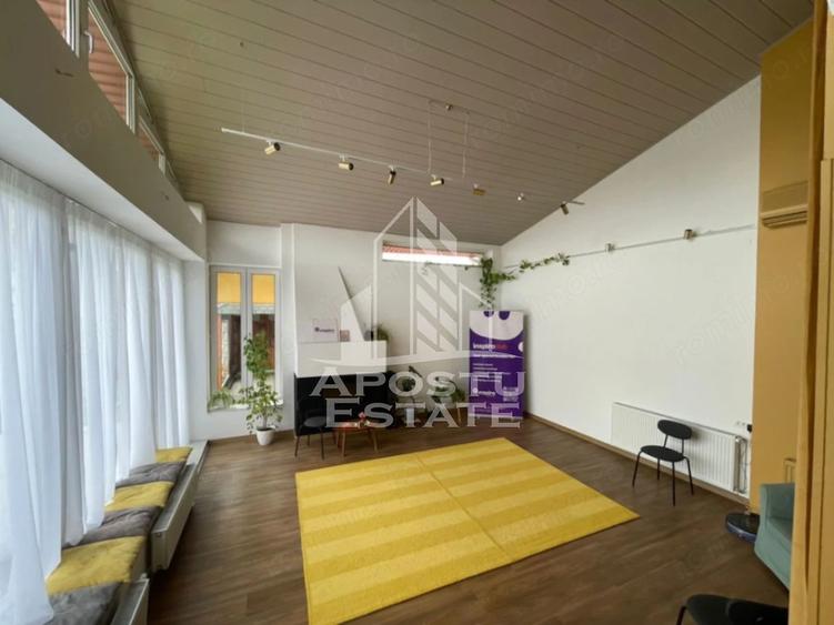 Casă cu 6 camere cu Teren 588 Mp în Lipovei