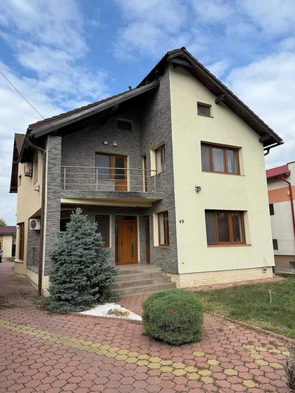 Casă cu 4 camere cu Teren 760 Mp în Central