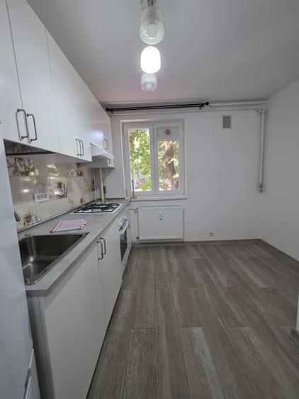 Apartament cu 3 camere decomandat în P-ța Reșița