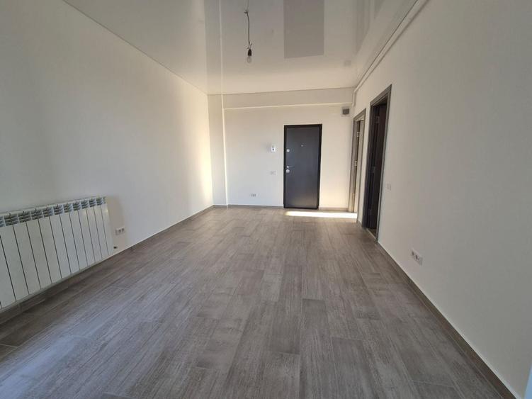 Apartament cu 3 camere semidecomandat în Km 5