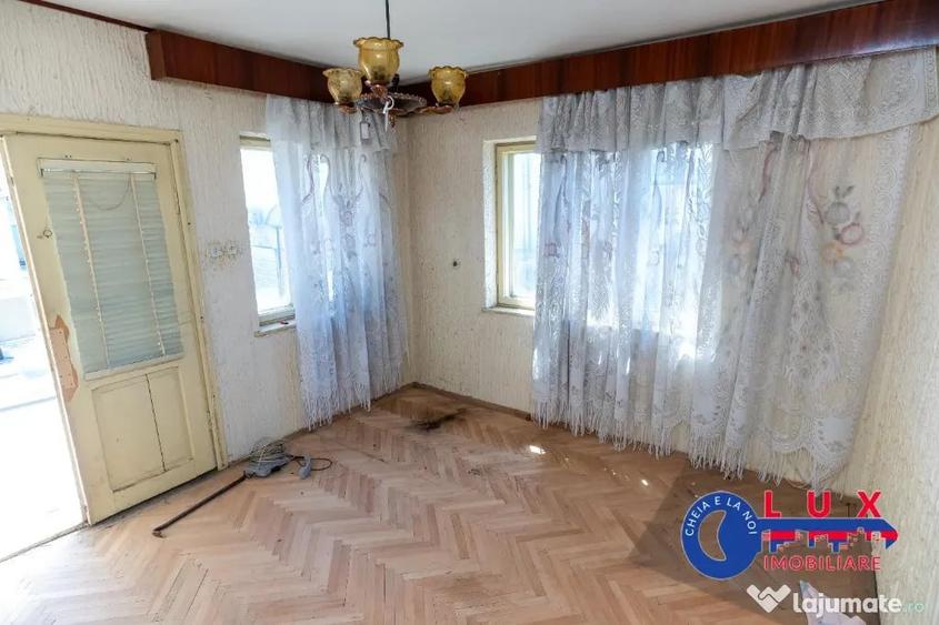 Casă cu 7 camere cu Teren 425 Mp în Păcii