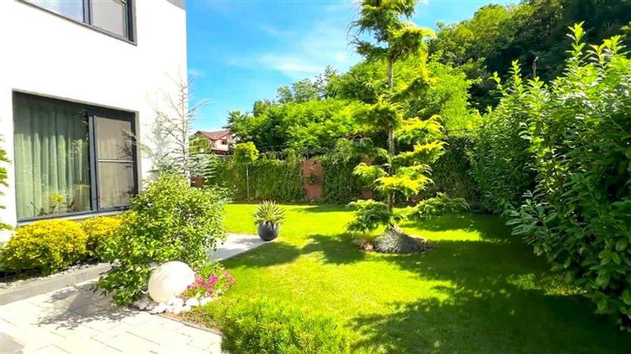 Casă individuală cu 4 camere cu Teren 830 Mp în Corunca