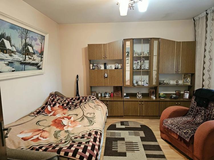 Casă individuală cu 4 camere cu Teren 1000 Mp în Central