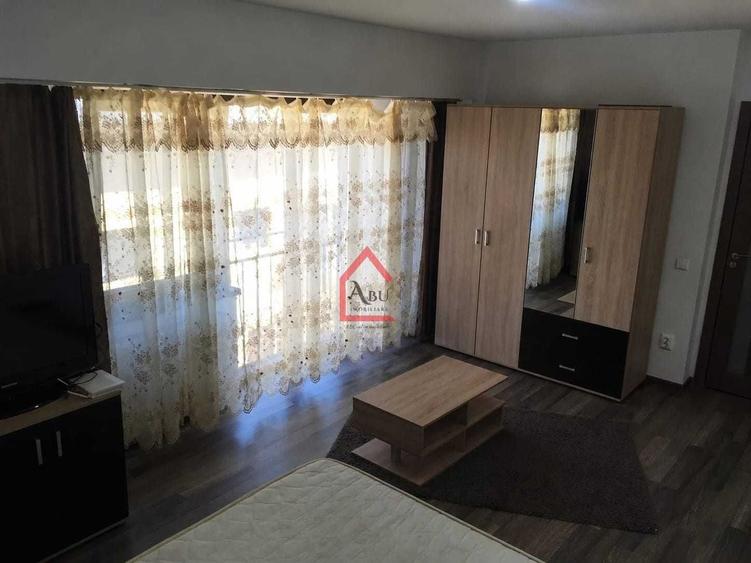 Garsonieră decomandată, mobilată în Nicolina