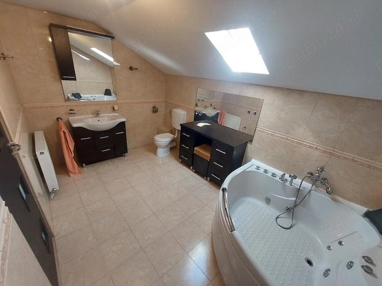 Casă cu Teren 743 Mp în Central